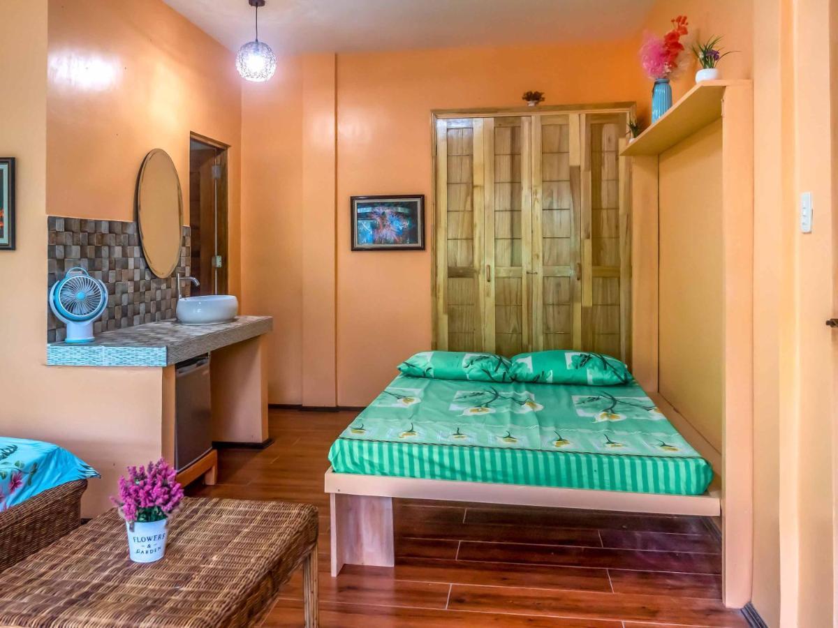 Blue Moon Guesthouse Пуэрто-Принцеса Экстерьер фото